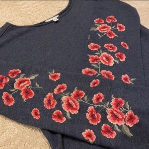American Eagle Floral Embroidered Charcoal Gray Sweatshirt Small